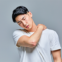 딱딱하게 굳은 어깨
